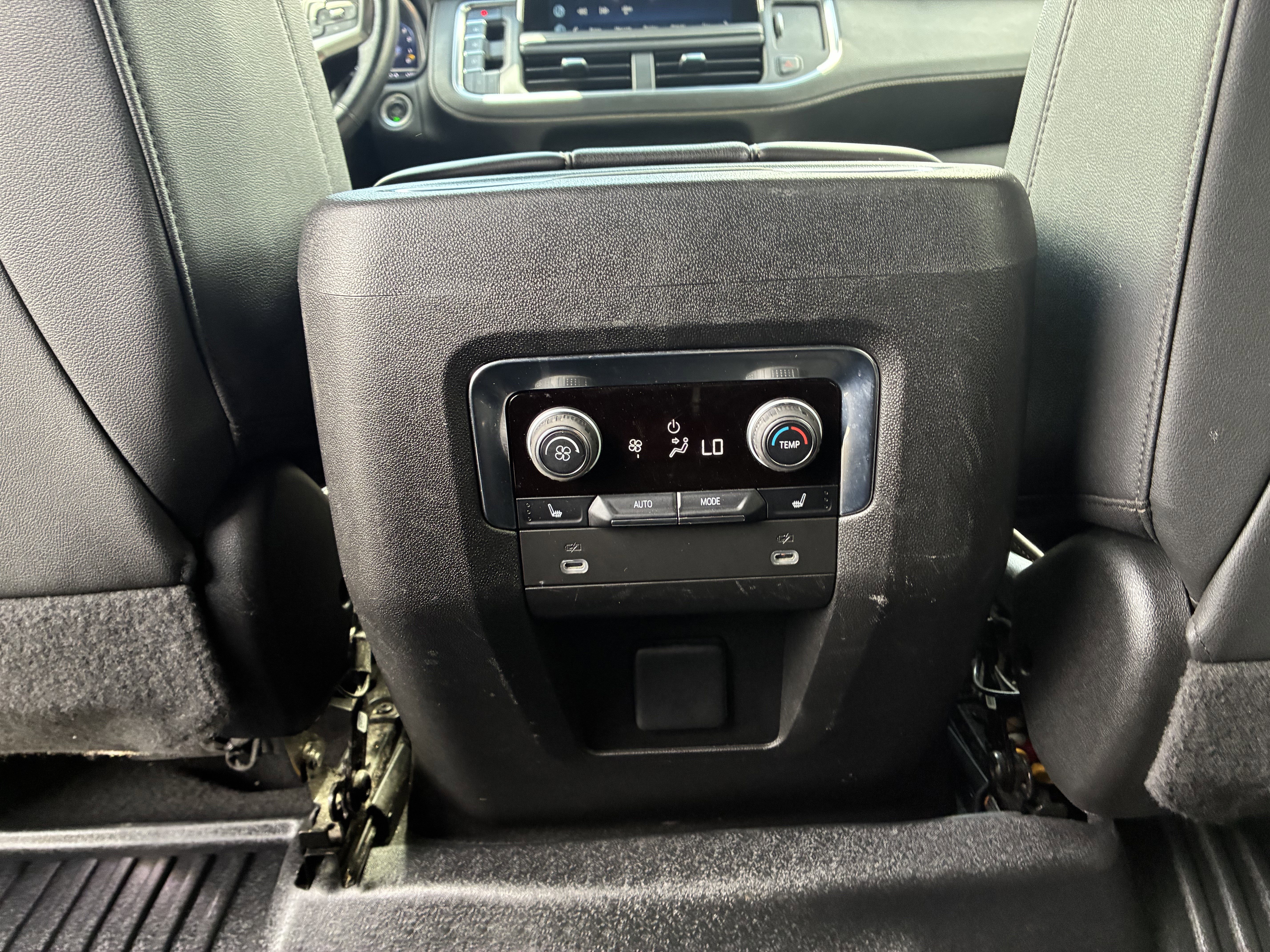 Used 2022 Chevrolet Suburban Premier RWD image 18