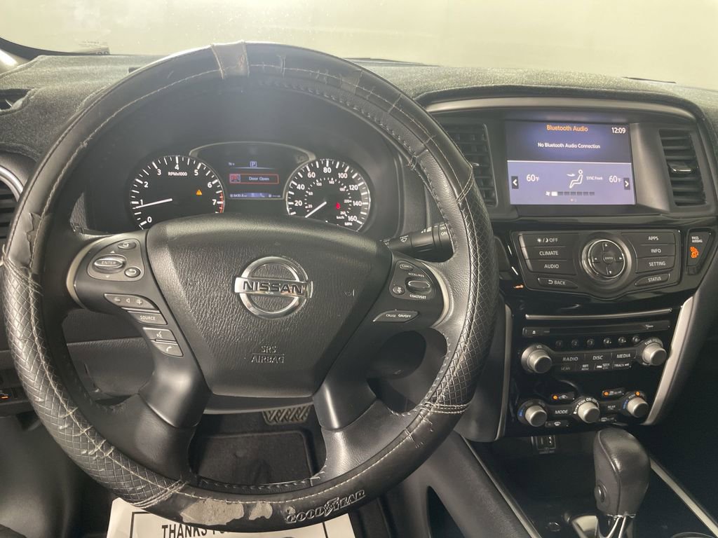 Used 2020 Nissan Pathfinder SV image 11