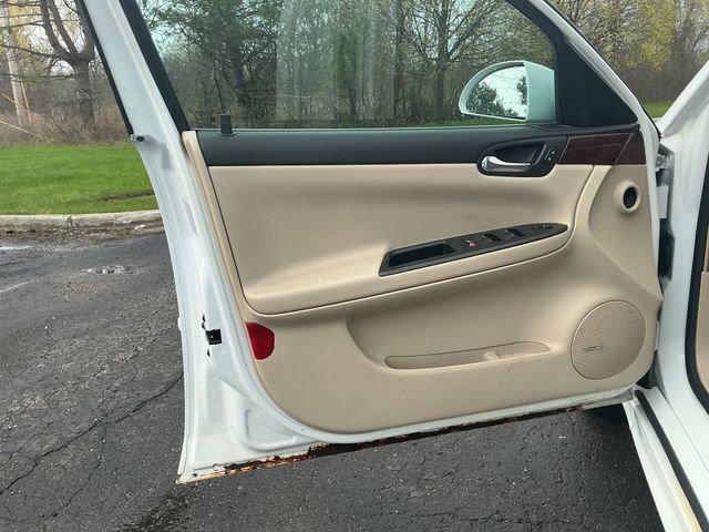 Used 2011 Chevrolet Impala LT w/ Luxury Edition Package image 12