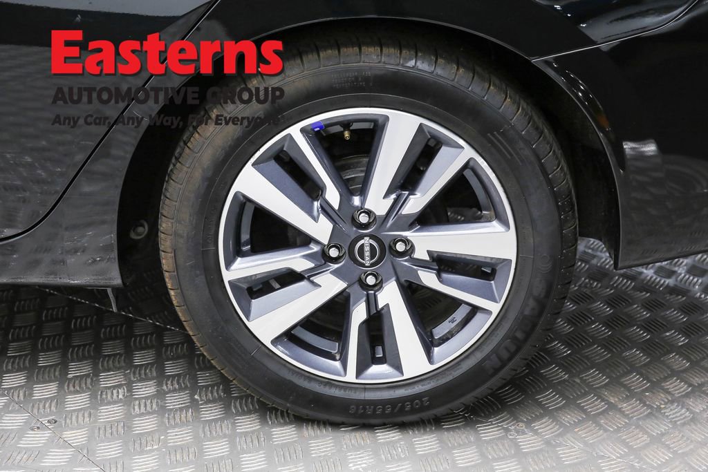 Used 2023 Nissan Versa SV image 8