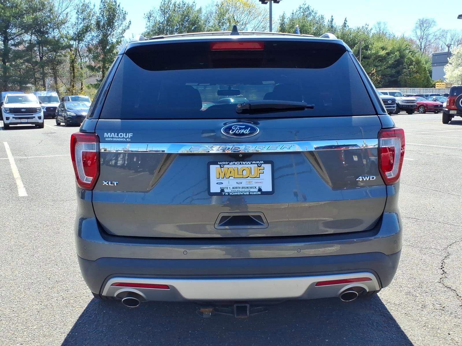 Certified 2017 Ford Explorer XLT w/ Equipment Group 202A image 5