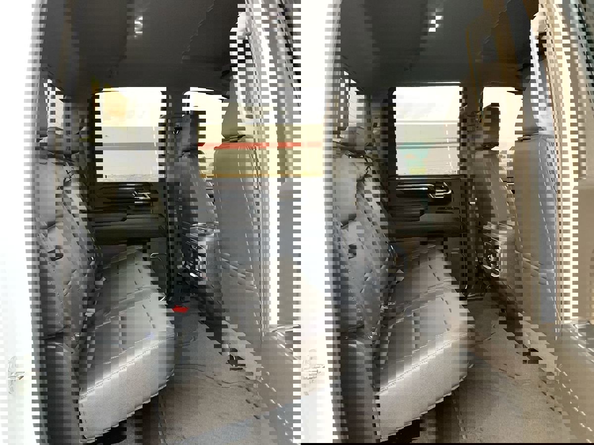 Used 2024 GMC Sierra 3500 SLT w/ SLT Premium Package image 30