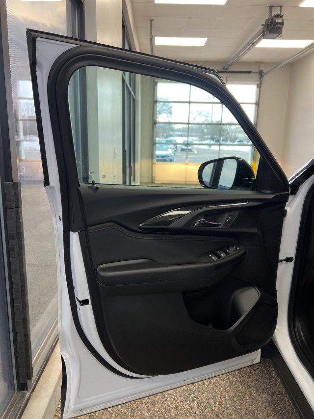 Used 2021 Chevrolet TrailBlazer RS w/ Convenience Package image 17