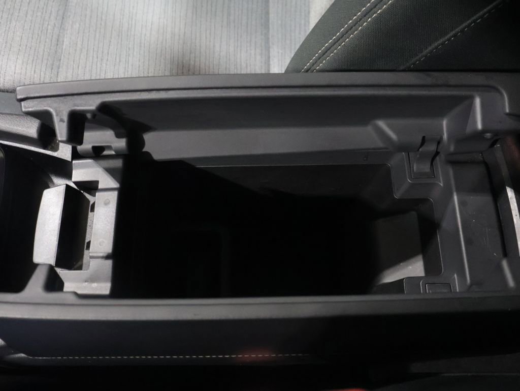 Used 2022 Nissan Rogue S image 32