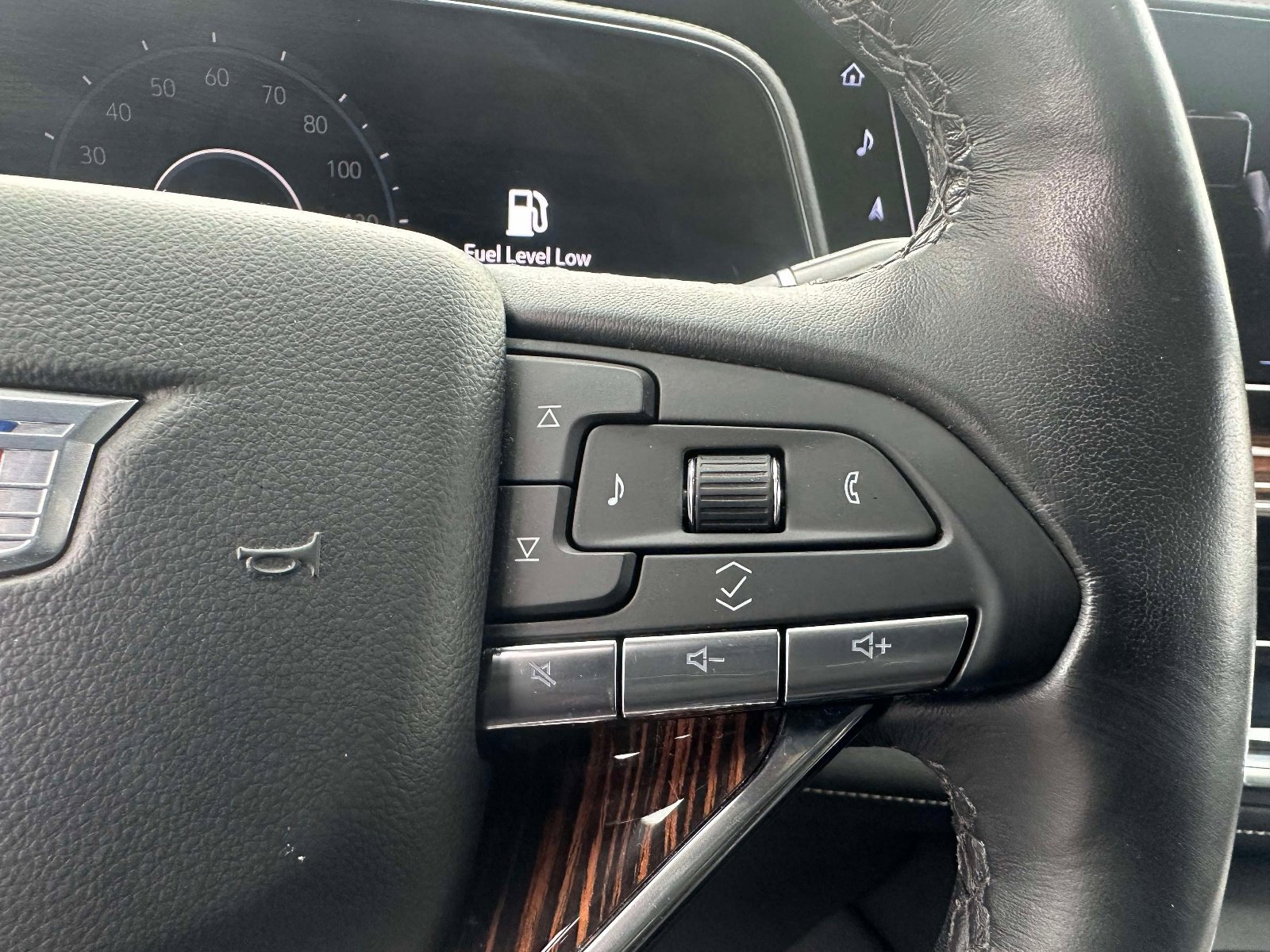 Used 2022 Cadillac Escalade Premium Luxury w/ LPO, Illumination Package image 16