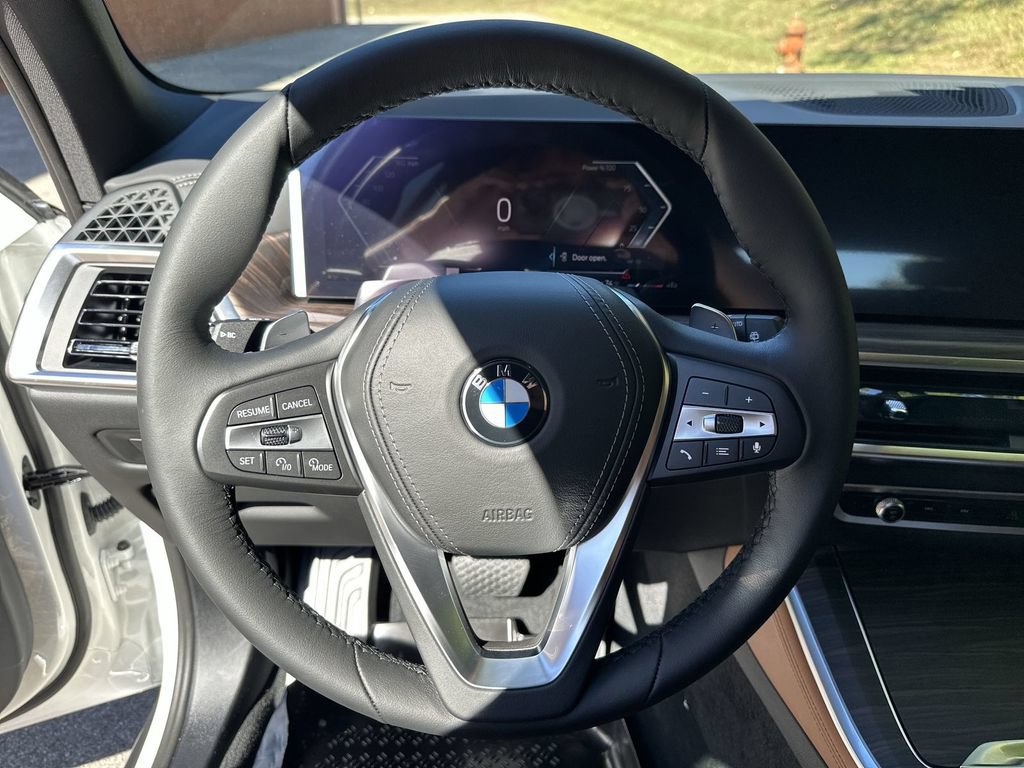 Used 2026 BMW X5 xDrive40i w/ Parking Assistance Package AWD/4WD image 17
