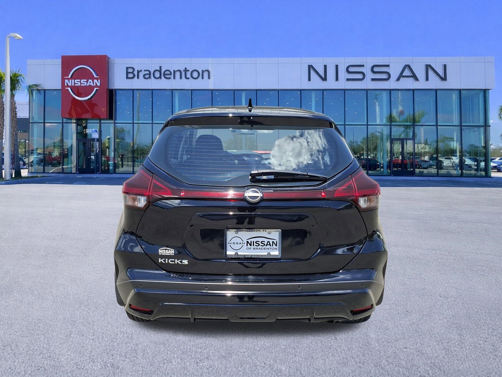 Used 2025 Nissan Kicks Play S FWD image 6