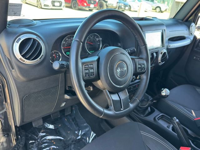 Used 2016 Jeep Wrangler Sahara w/ Connectivity Group AWD/4WD image 15