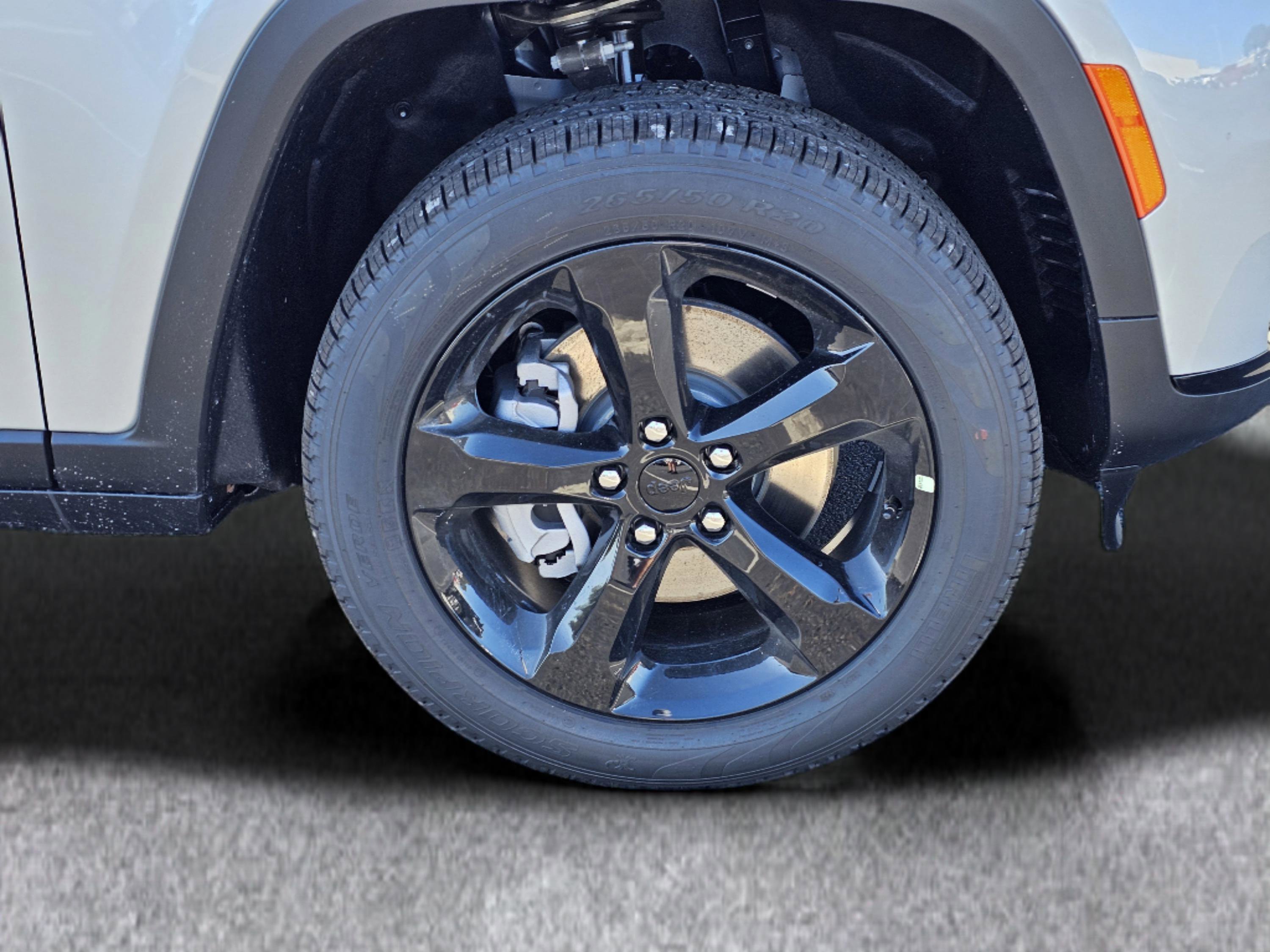 New 2025 Jeep Grand Cherokee L Limited w/ Black Appearance Package image 6