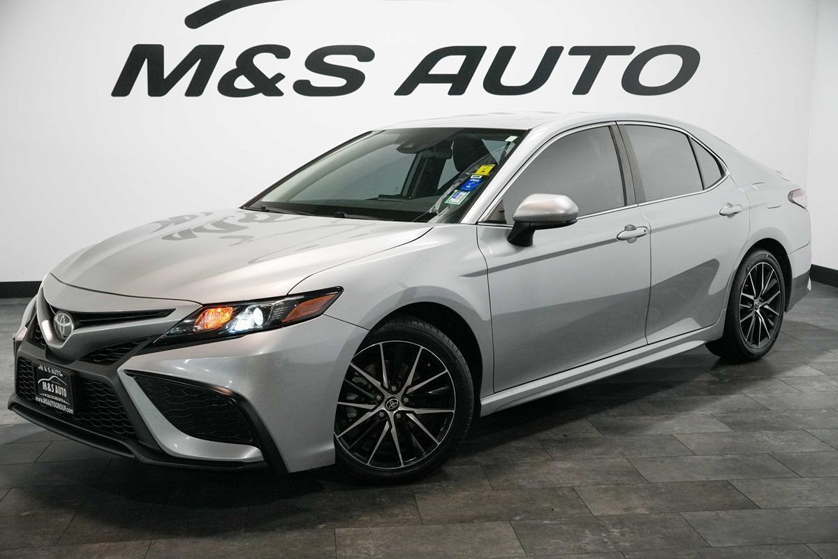 Used 2021 Toyota Camry SE FWD image 2