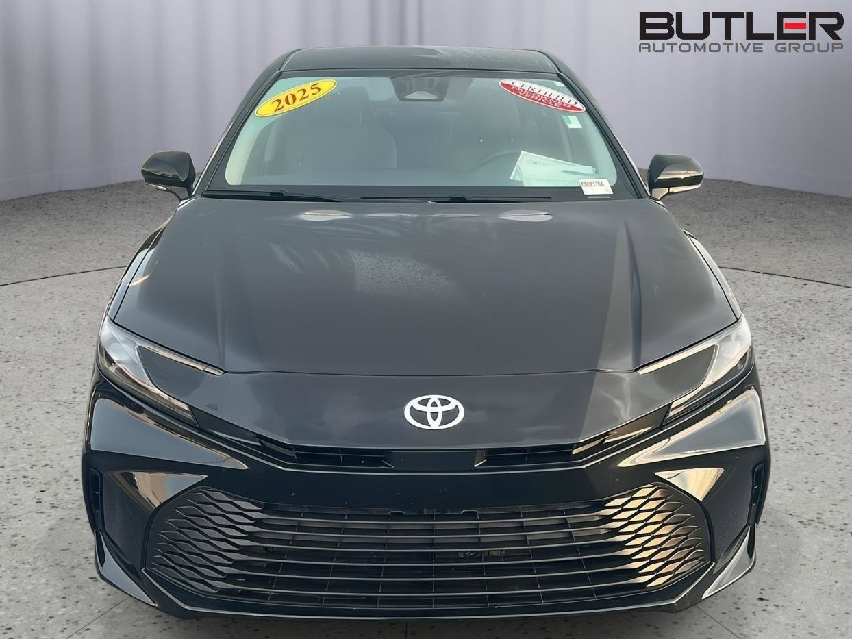 Used 2025 Toyota Camry LE w/ Convenience Package FWD image 9