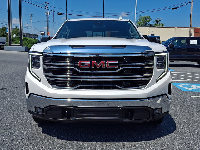 Used 2023 GMC Sierra 1500 SLT w/ SLT Premium Package AWD/4WD image 2