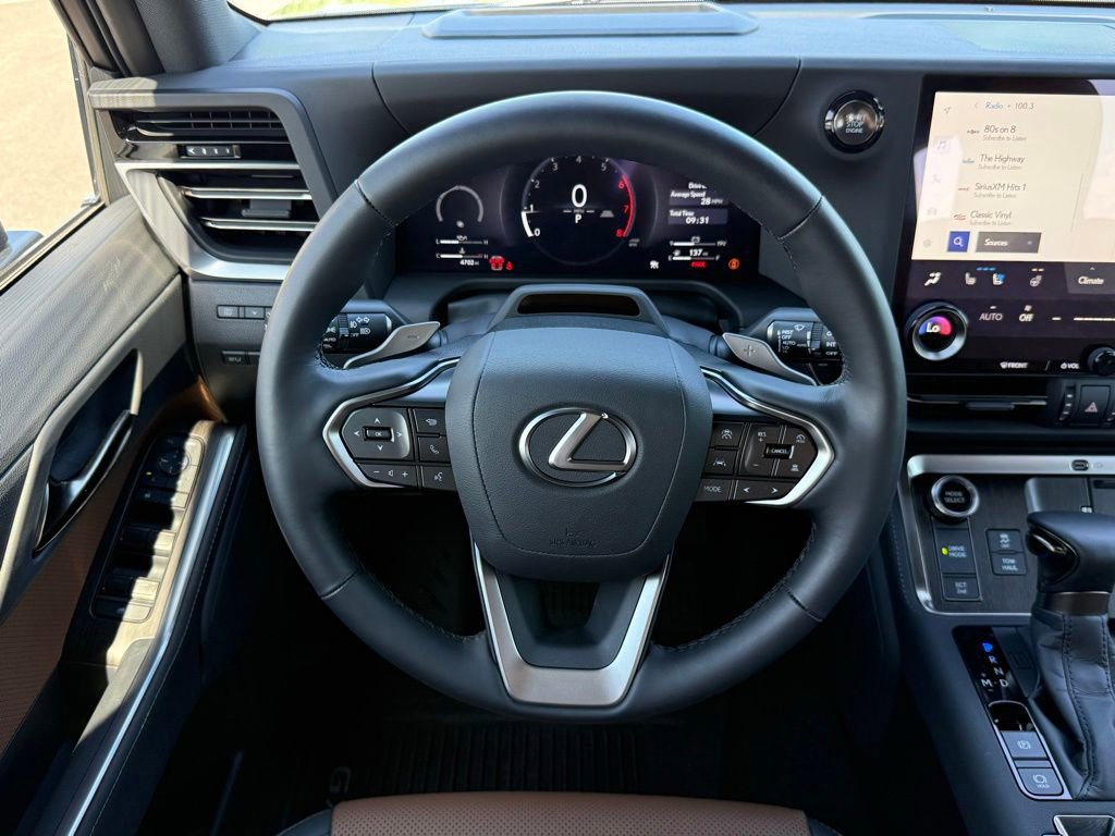 Used 2025 Lexus GX 550 w/ Accessory Package (2T) AWD/4WD image 17