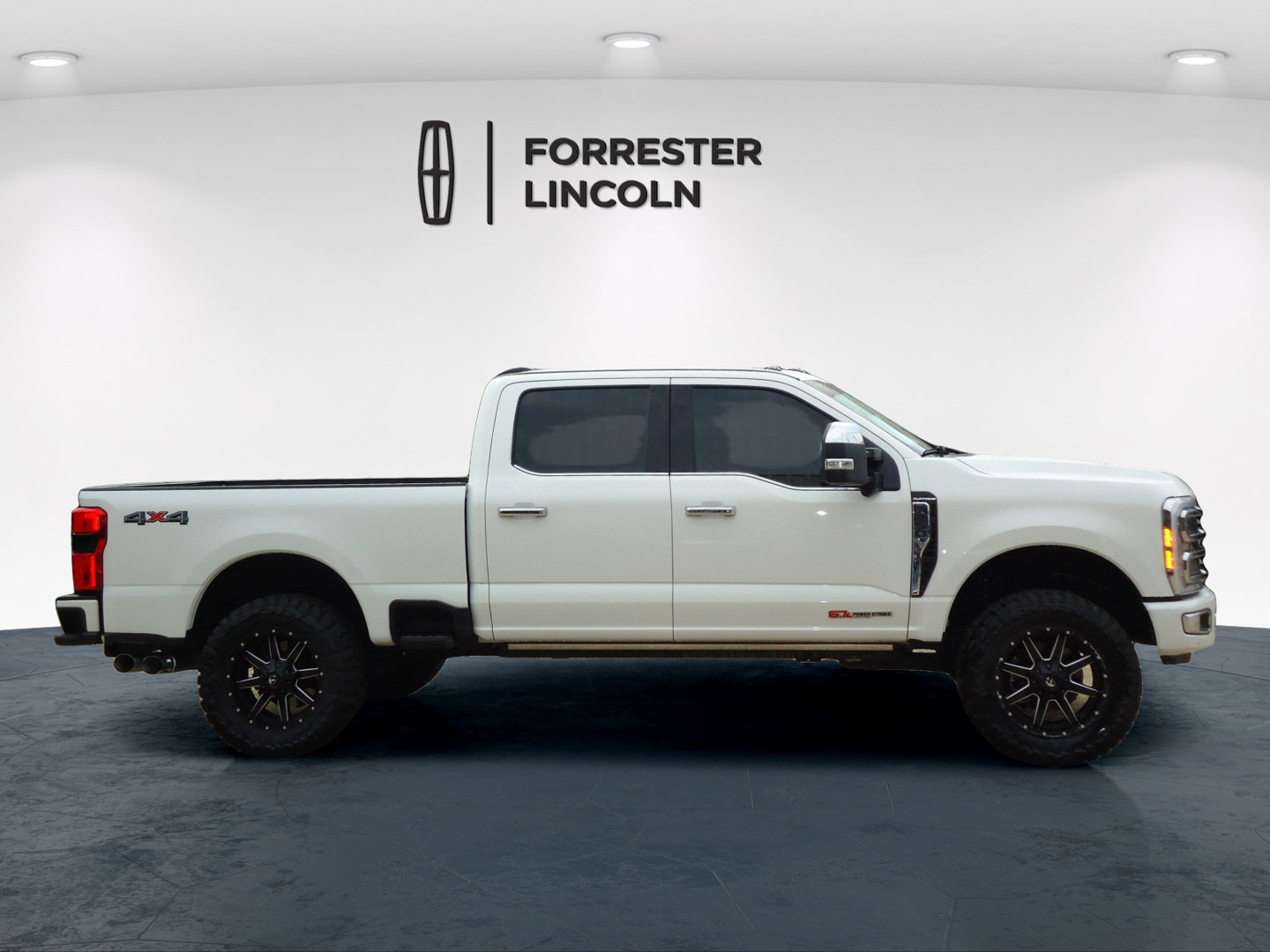 Used 2023 Ford F250 Platinum AWD/4WD image 2