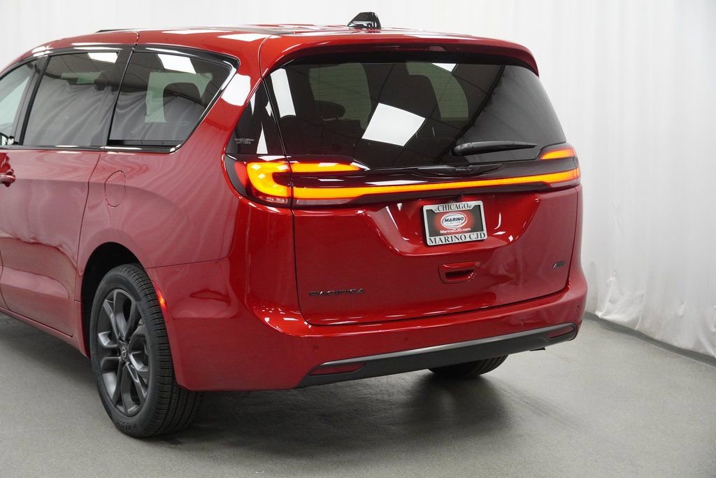 New 2026 Chrysler Pacifica Select image 12