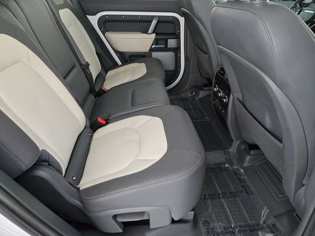 Used 2024 Land Rover Defender 130 X-Dynamic SE image 18