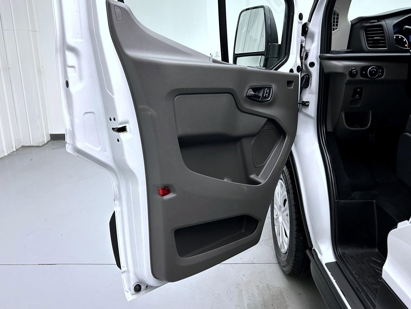 Used 2024 Ford Transit 350 XLT RWD image 9