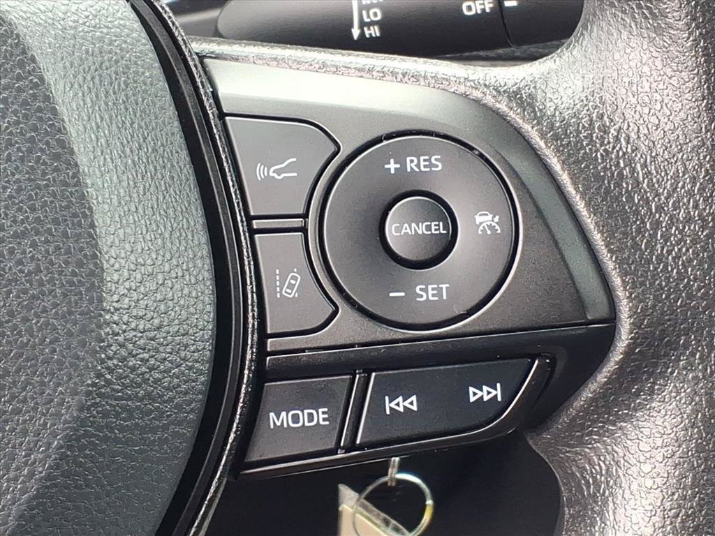 Used 2025 Toyota RAV4 LE AWD/4WD image 4