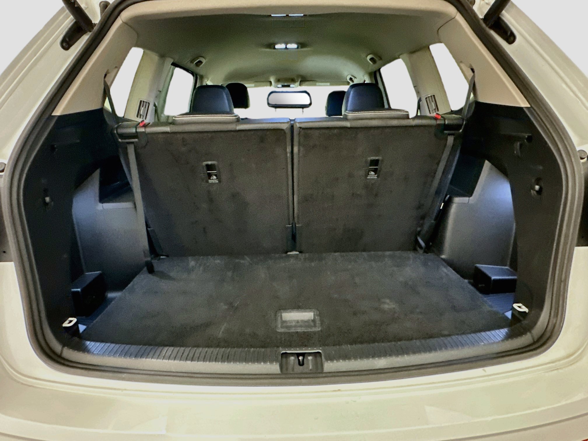 Used 2025 Volkswagen Atlas SE AWD/4WD image 31