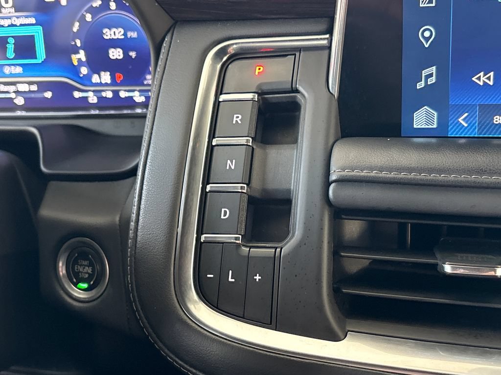 Used 2022 Chevrolet Tahoe Z71 w/ Luxury Package AWD/4WD image 26