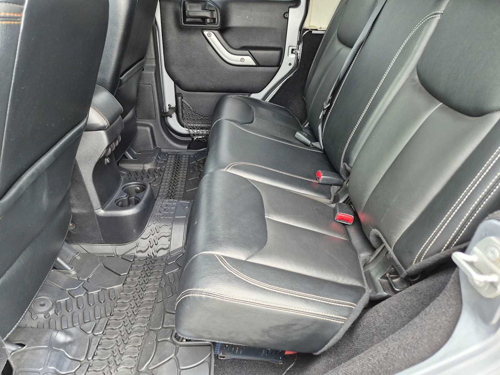 Used 2016 Jeep Wrangler Unlimited Rubicon AWD/4WD image 16