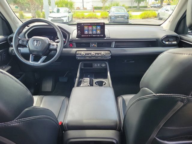 Certified 2025 Honda Pilot Touring image 2
