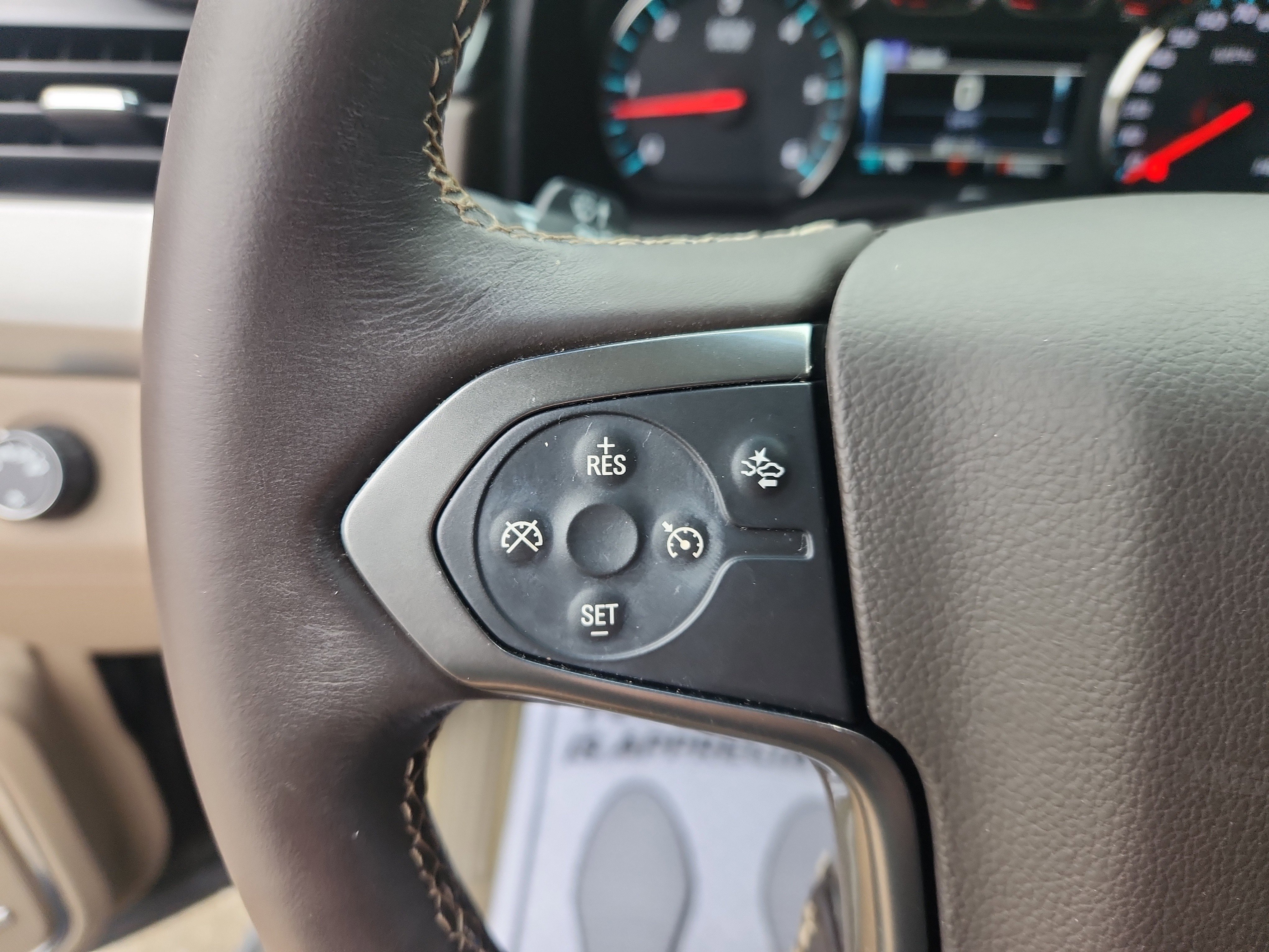 Used 2018 Chevrolet Suburban LT image 30