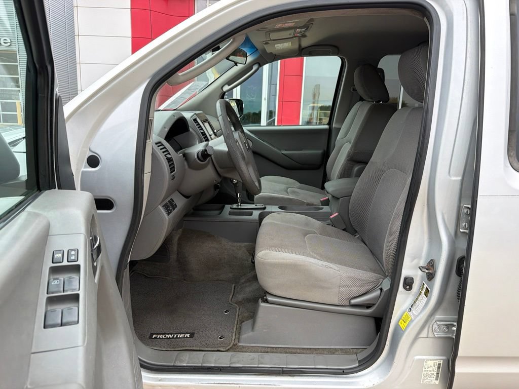 Used 2010 Nissan Frontier SE AWD/4WD image 14