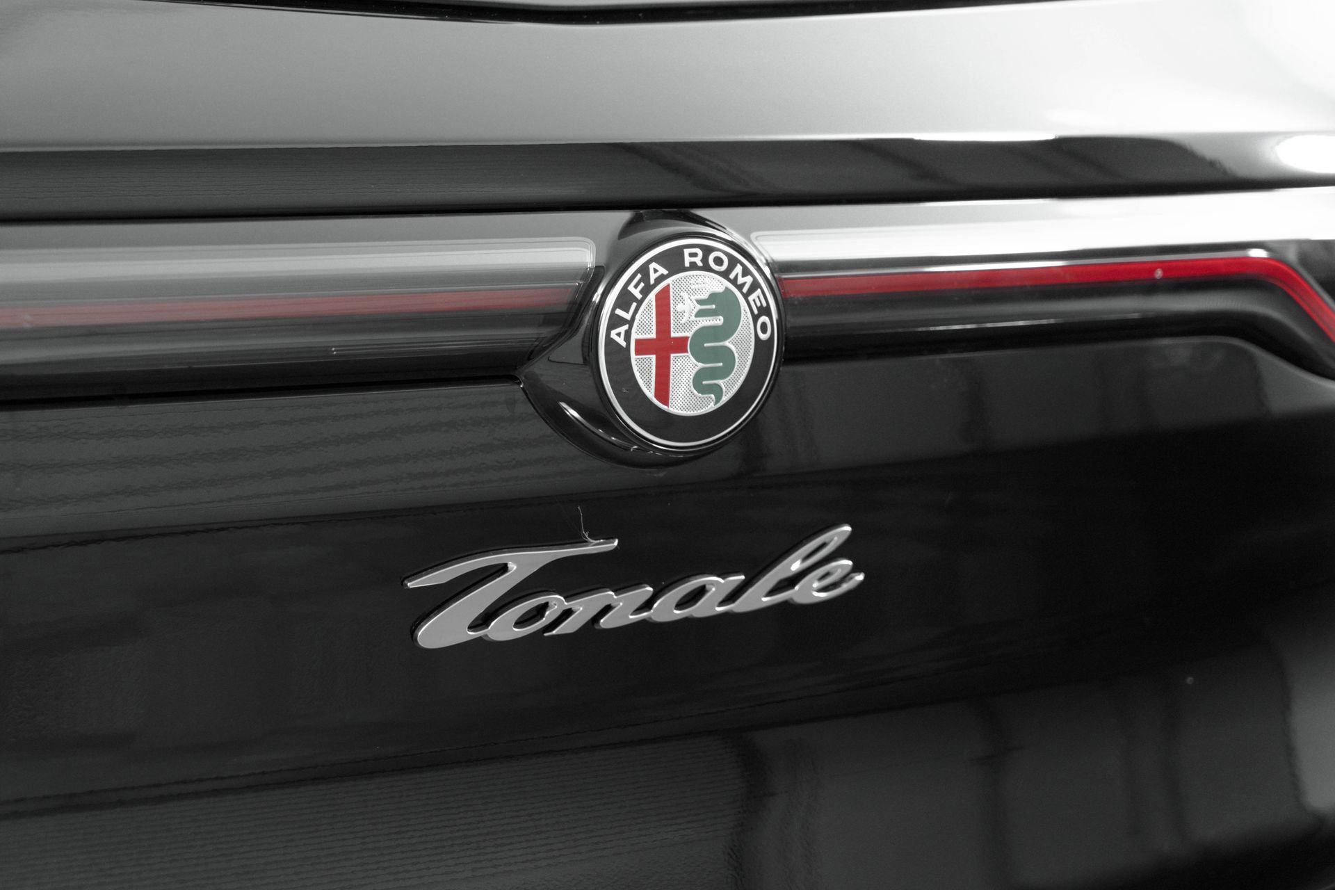 New 2025 Alfa Romeo Tonale w/ Premium Package AWD/4WD image 13