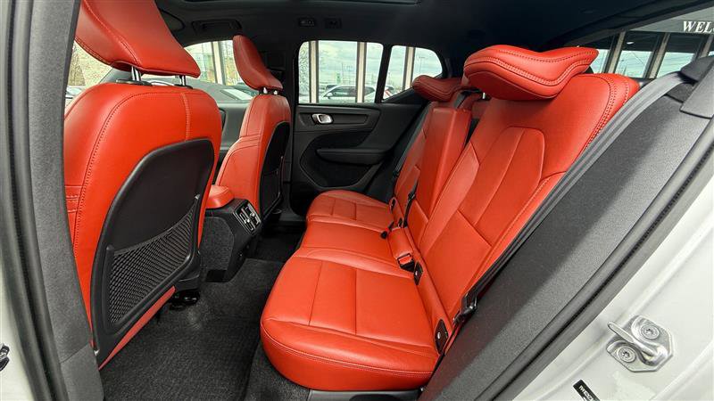 Used 2019 Volvo XC40 T5 Momentum image 18