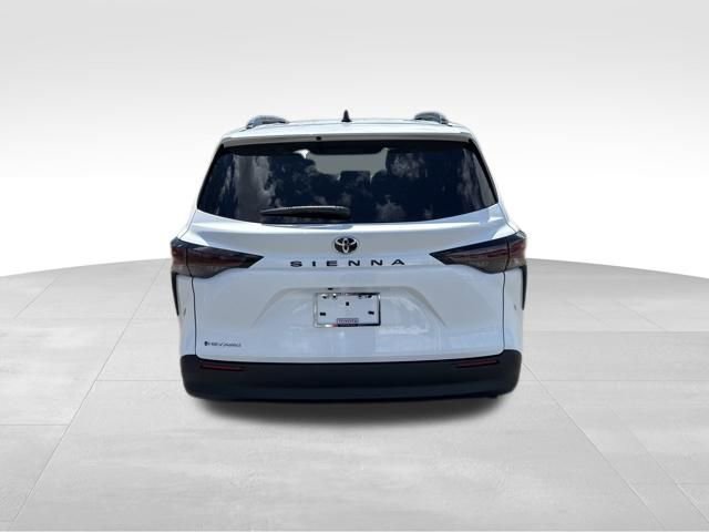 New 2026 Toyota Sienna LE image 4