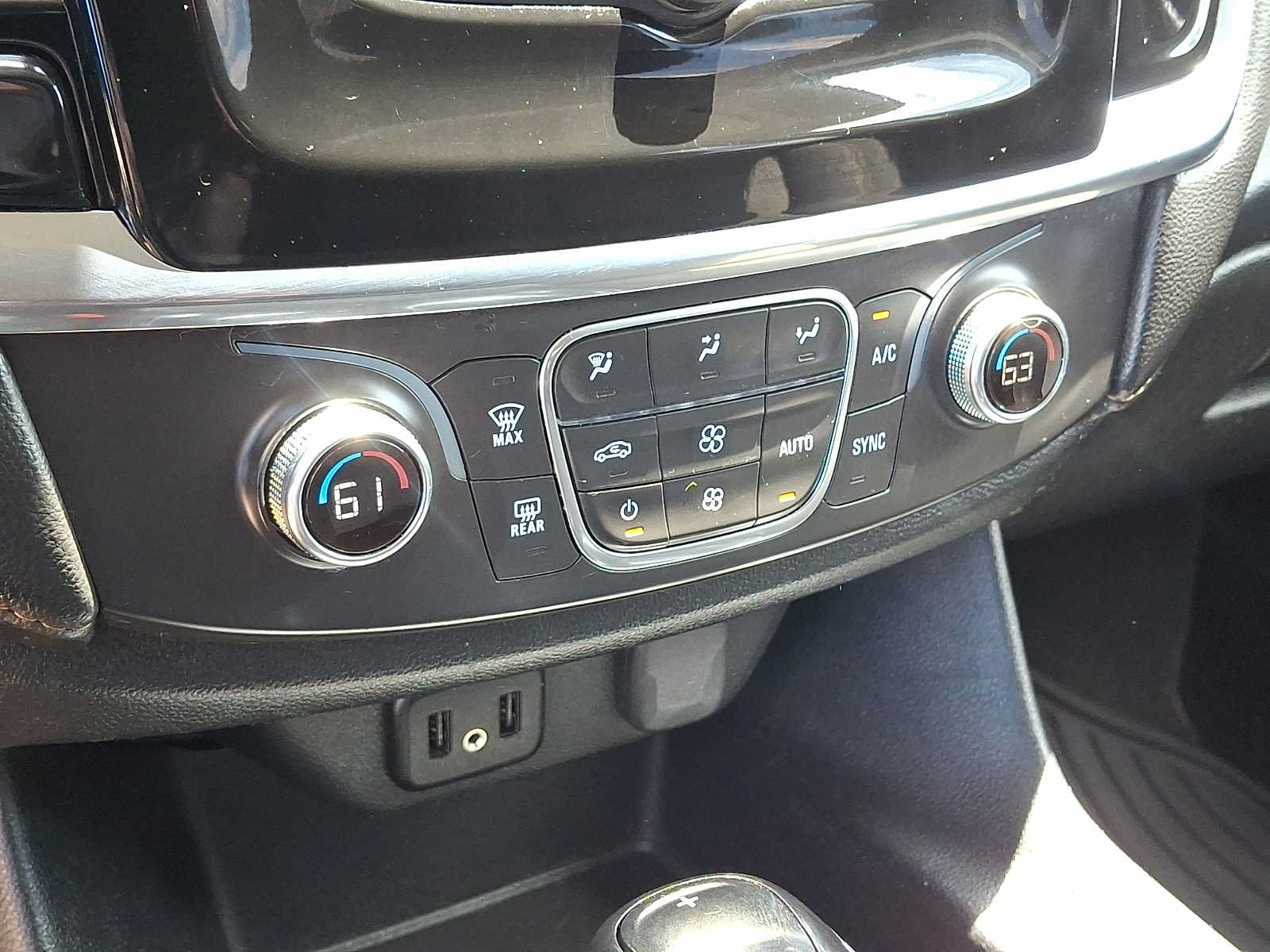 Used 2019 Chevrolet Traverse LS FWD image 16