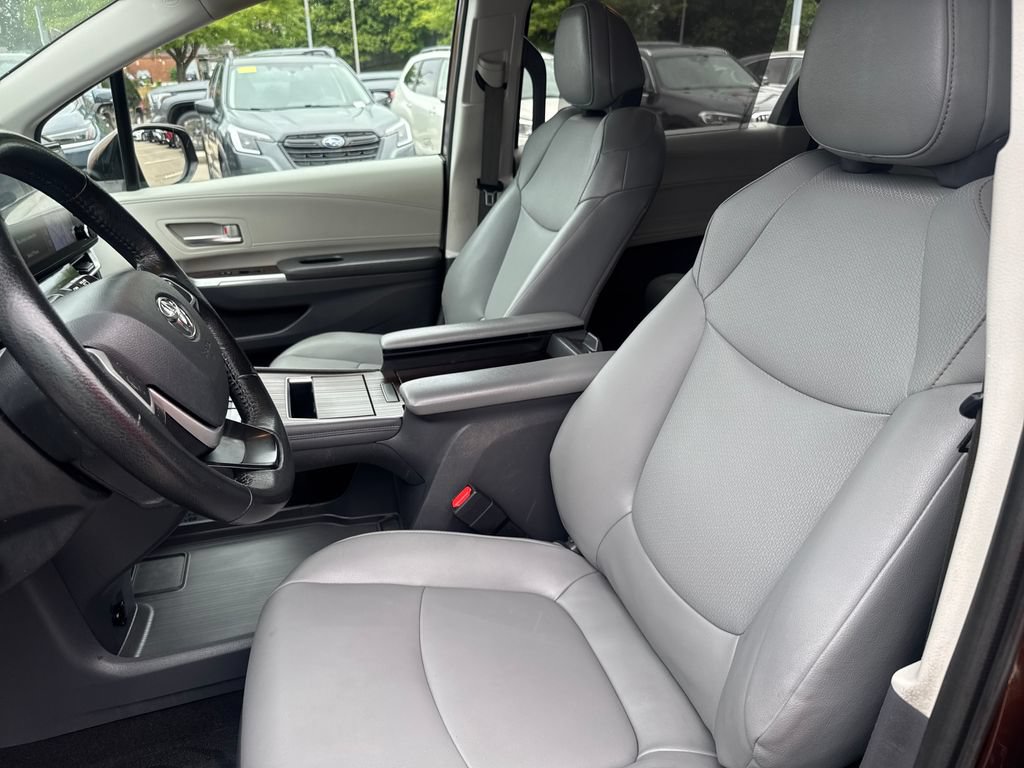 Used 2021 Toyota Sienna XLE w/ XLE Plus Package AWD/4WD image 16