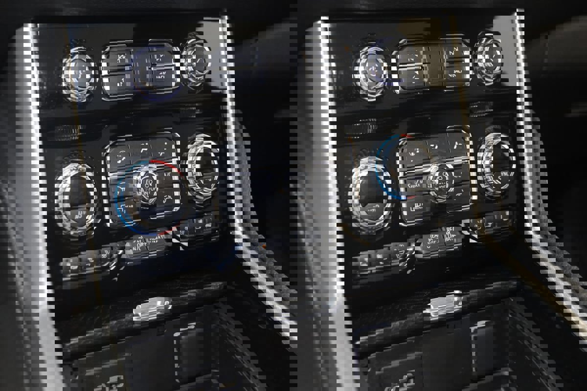 Used 2021 GMC Yukon Denali w/ Denali Premium Package image 30