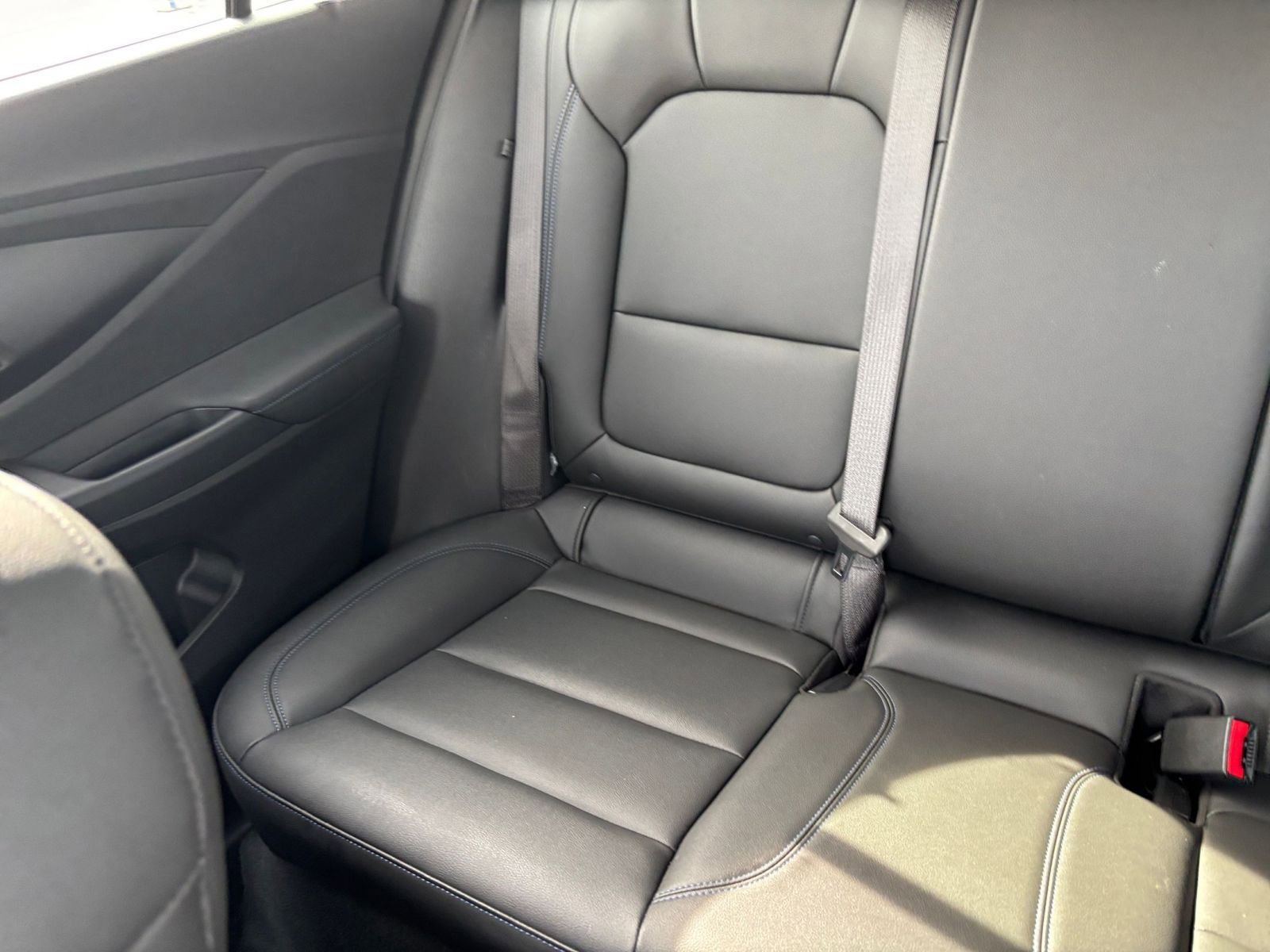 Used 2025 Buick Envista Sport Touring image 38