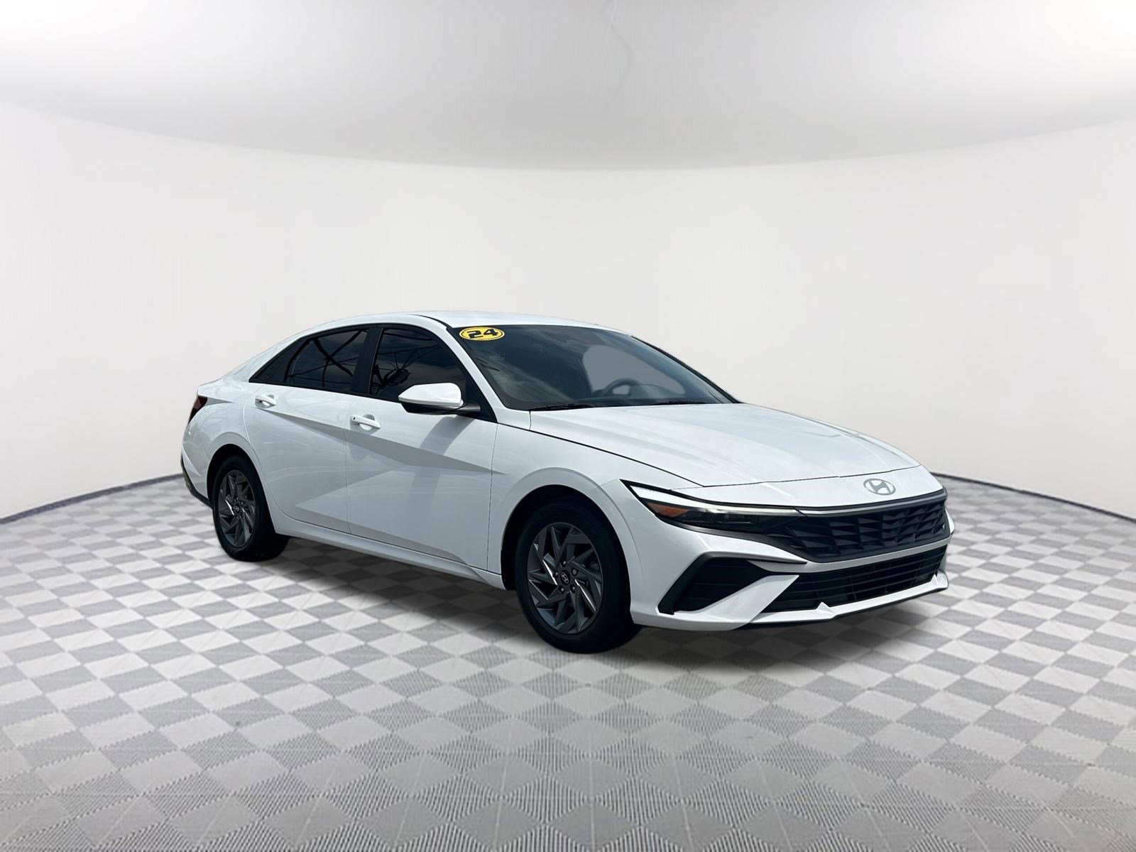 Used 2024 Hyundai Elantra SEL FWD image 4