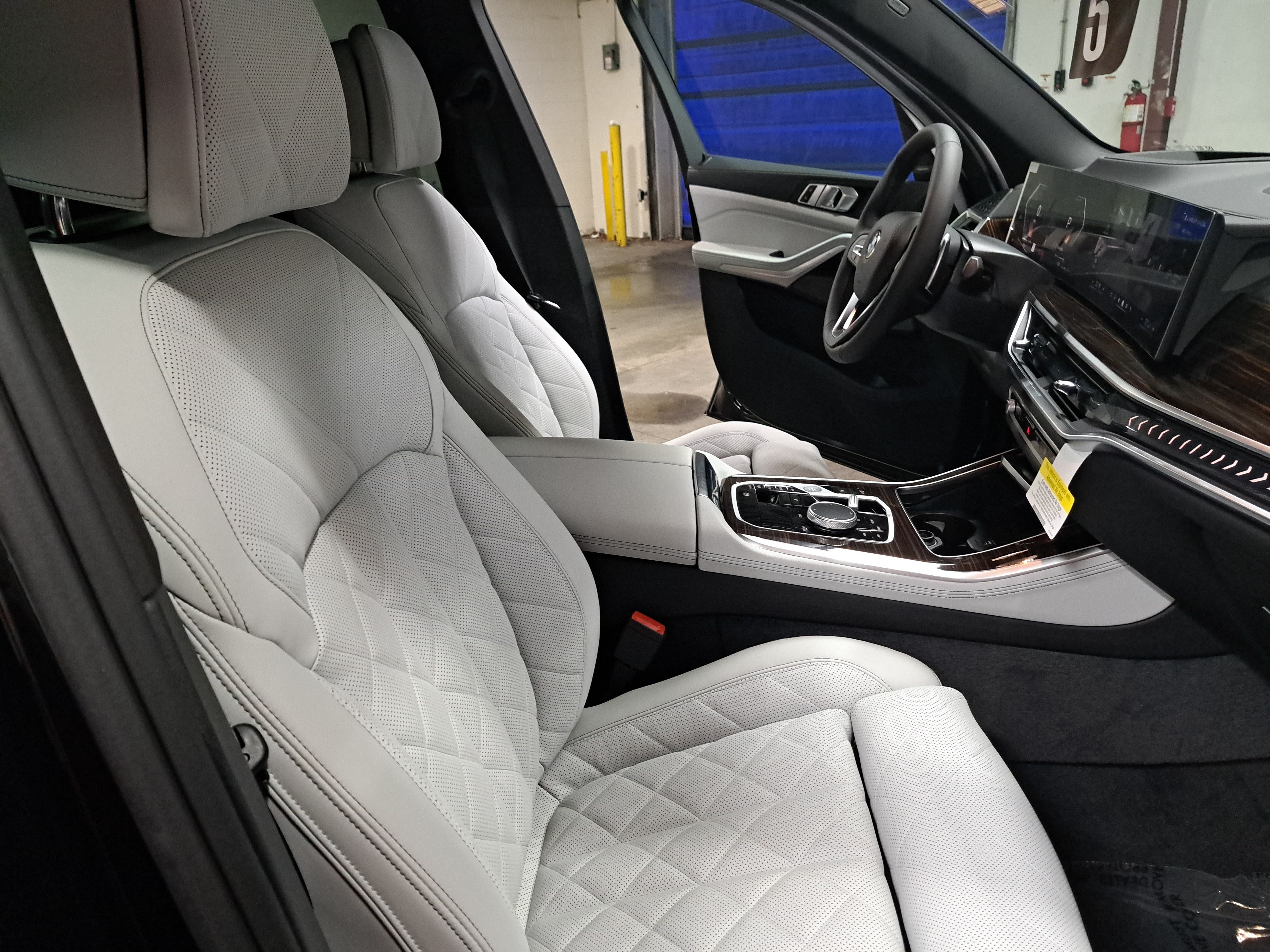 New 2026 BMW X5 xDrive40i w/ Climate Comfort Package AWD/4WD image 10