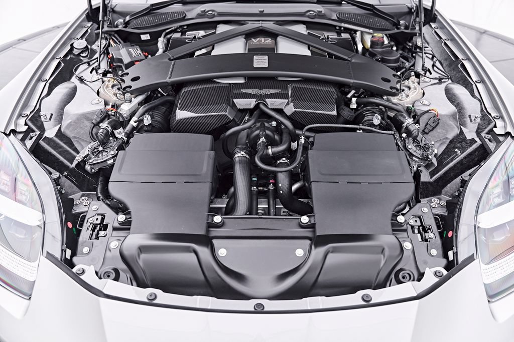 Used 2025 Aston Martin Vanquish RWD image 74