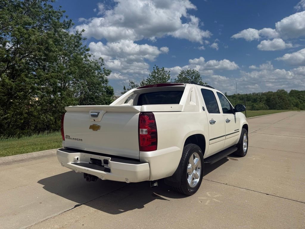 Used 2013 Chevrolet Avalanche LTZ AWD/4WD image 3