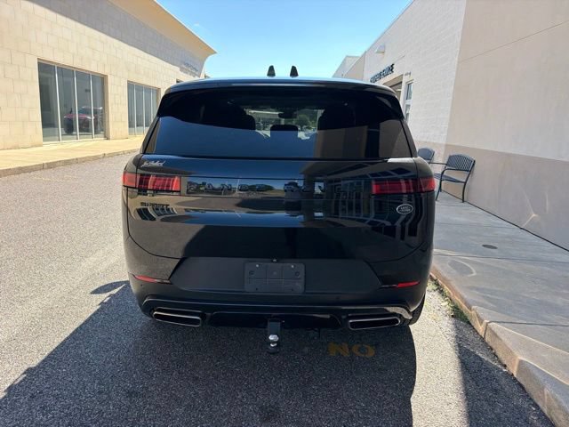 Used 2023 Land Rover Range Rover Sport SE AWD/4WD image 5