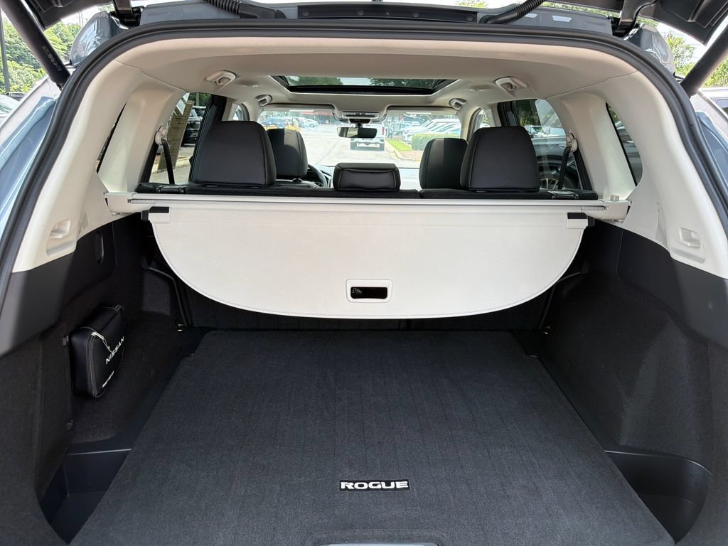 Used 2026 Nissan Rogue Dark Armor FWD image 37