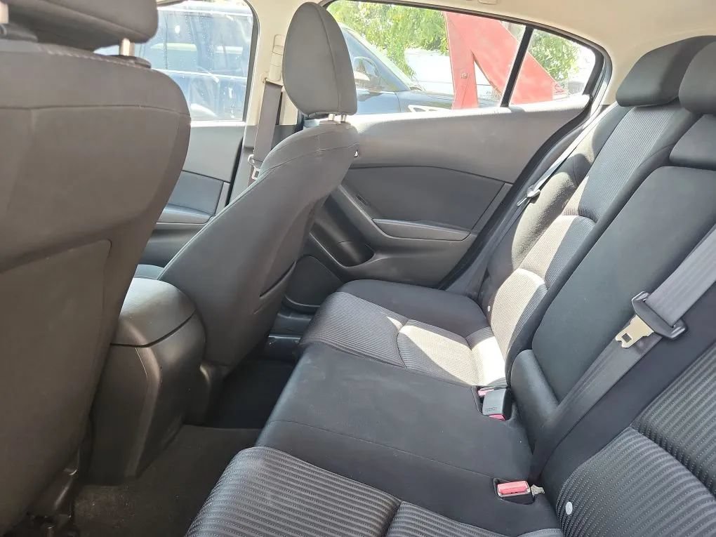 Used 2015 MAZDA MAZDA3 i Touring FWD image 3