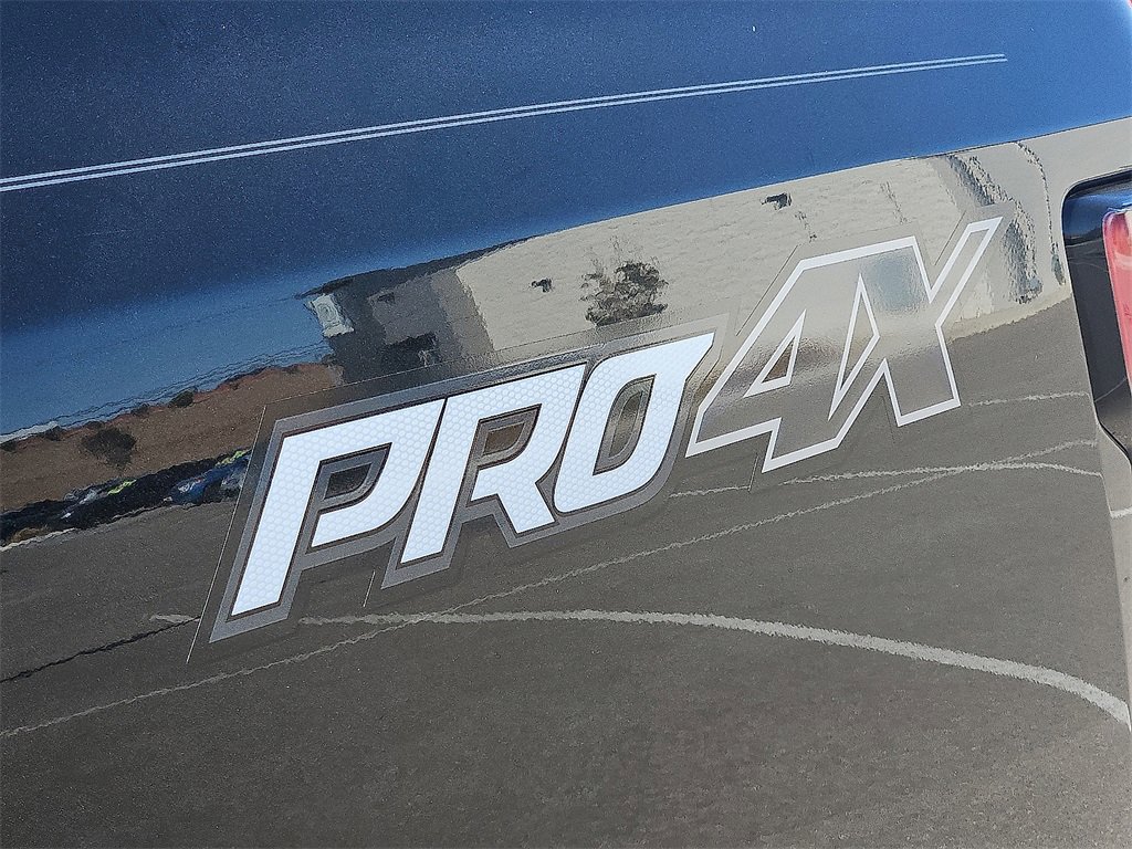 Used 2021 Nissan Titan PRO-4X w/ Pro-4x Convenience Package image 12