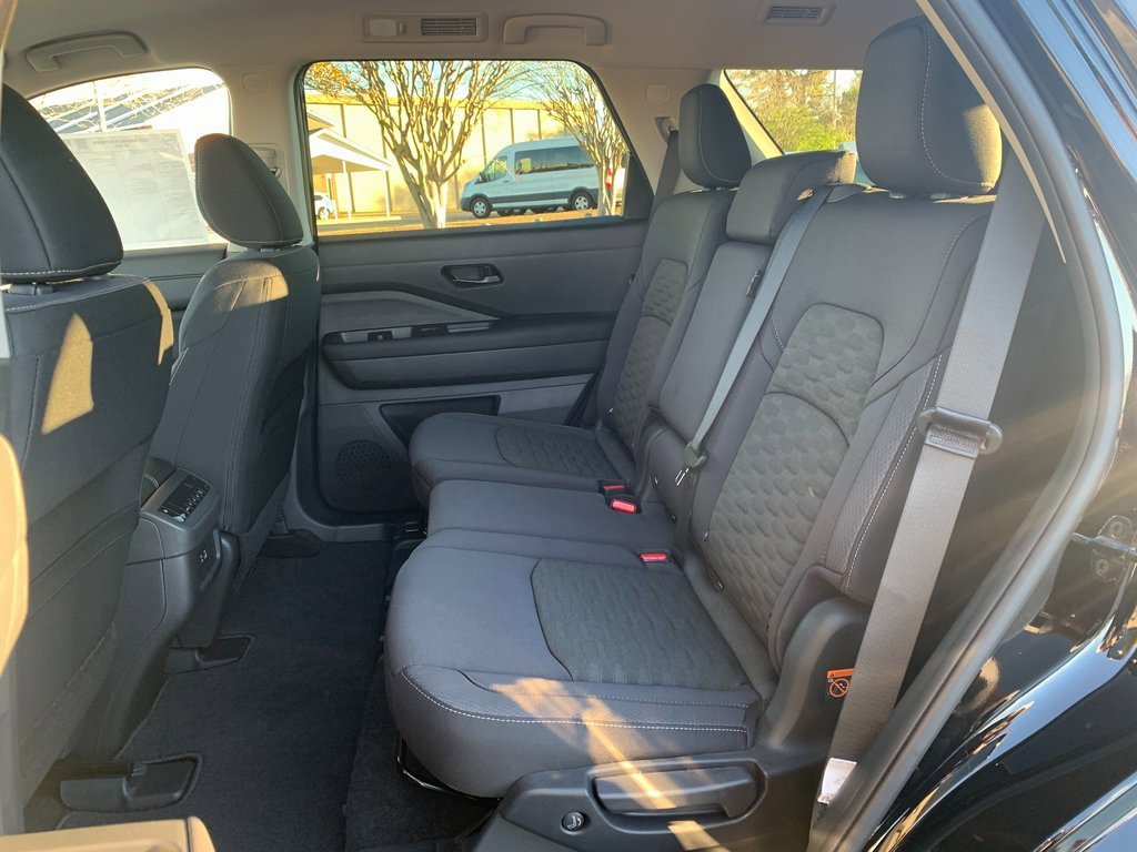 New 2025 Nissan Pathfinder SV image 8
