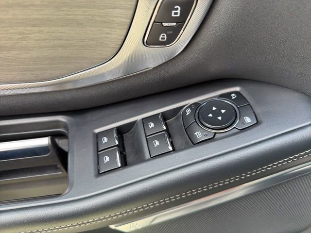 Used 2025 Ford Expedition Platinum AWD/4WD image 32