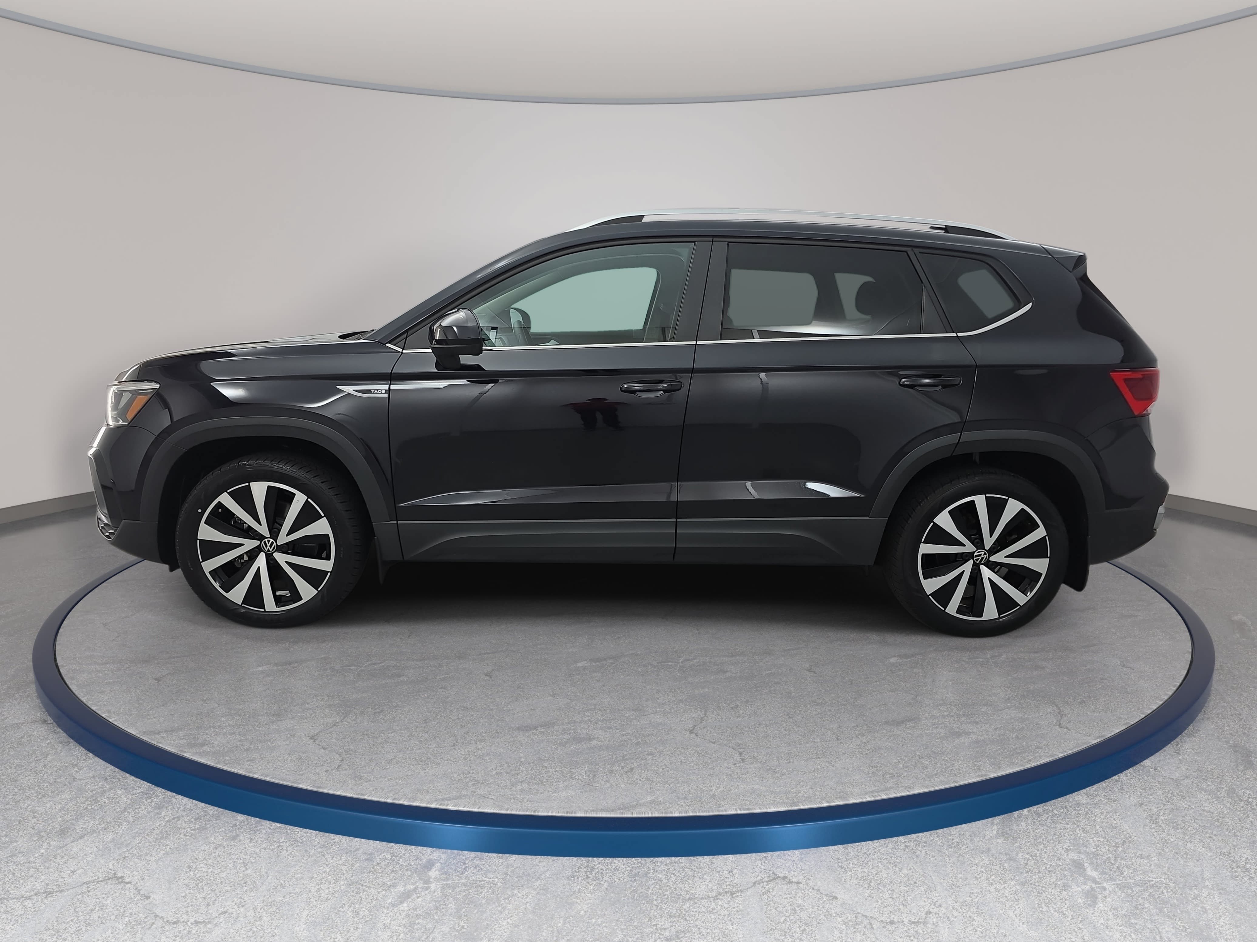 Certified 2023 Volkswagen Taos SE FWD image 8