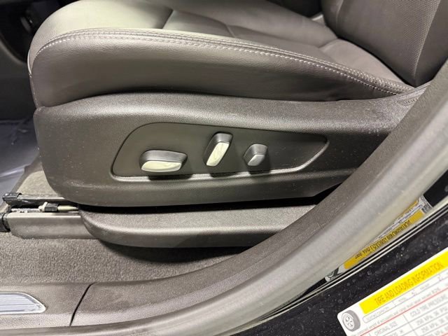 Used 2025 Cadillac XT5 Premium Luxury image 13