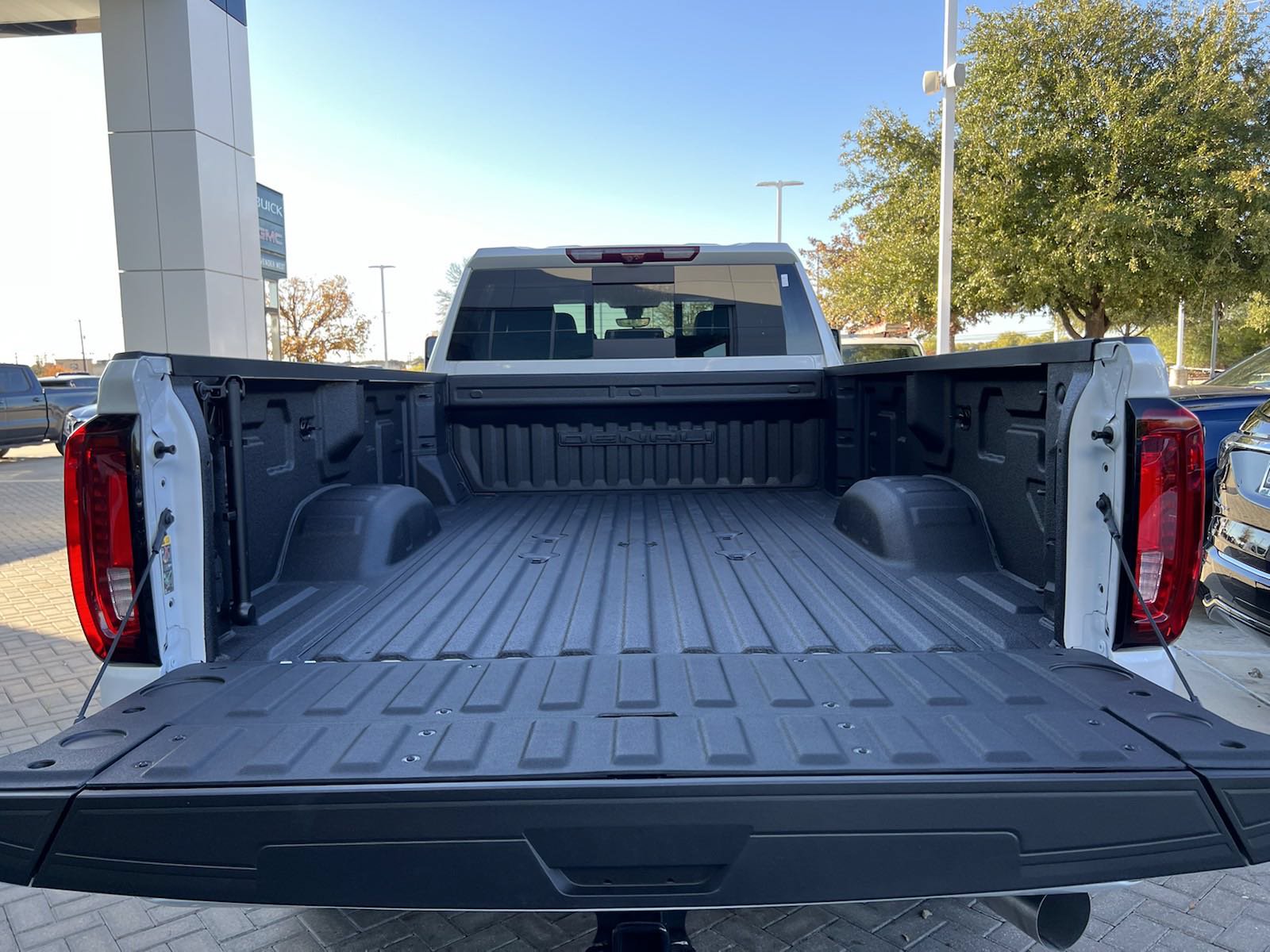 New 2023 GMC Sierra 3500 Denali w/ Denali Ultimate Package AWD/4WD image 8