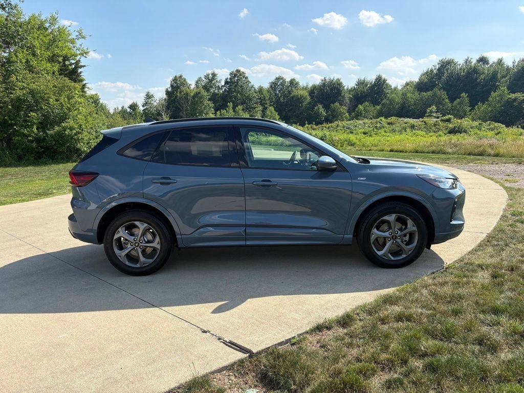 Used 2023 Ford Escape ST-Line Select AWD/4WD image 10