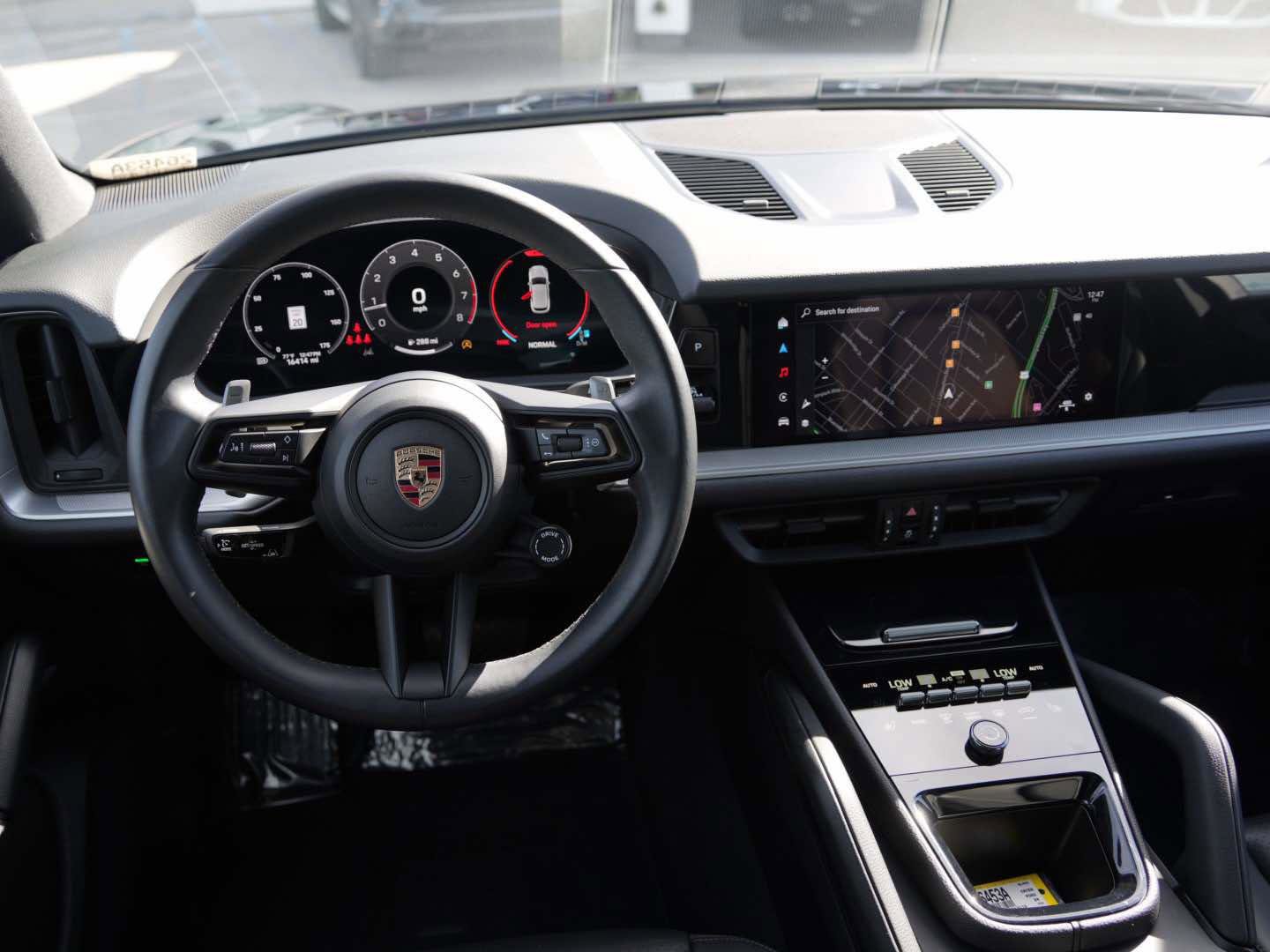 Used 2024 Porsche Cayenne image 7